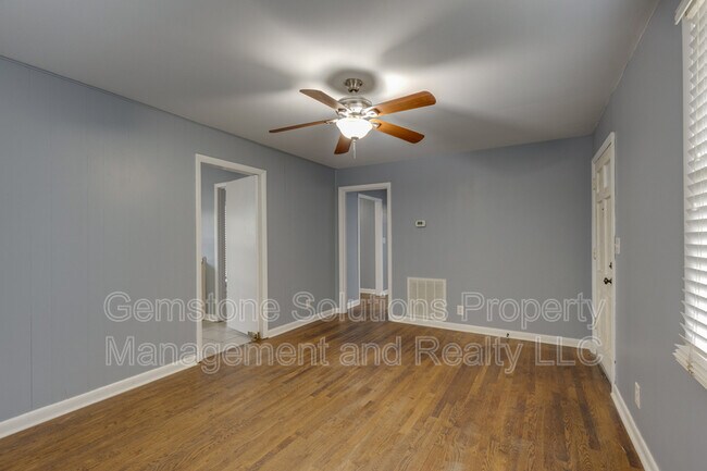 Building Photo - 2403 Hammond Dr