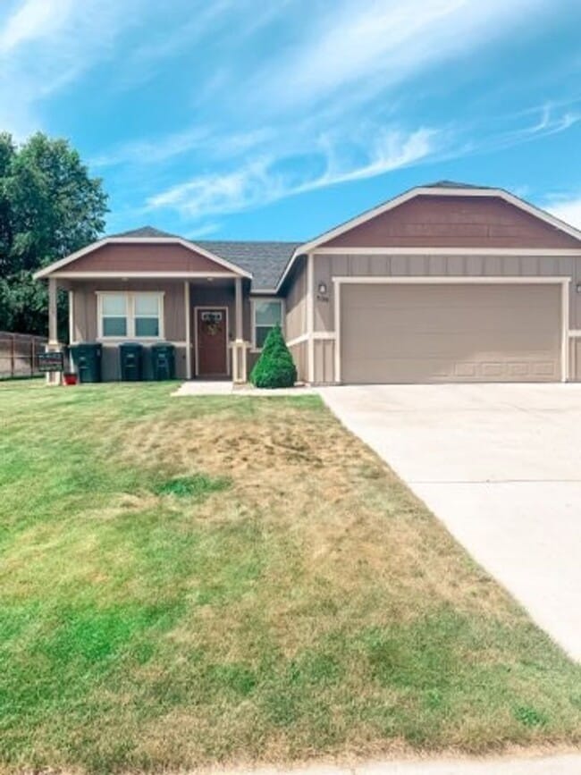 Foto del edificio - 3 Bed 2 Bath one story home