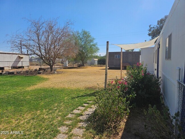 Foto del edificio - 26841 W Desert Crest St