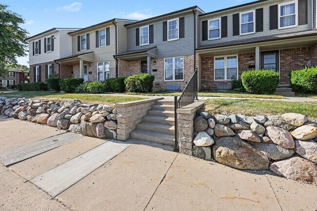 Building Photo - 3422 Burbank Dr