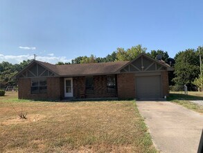 Building Photo - 2122 W Austin Ave