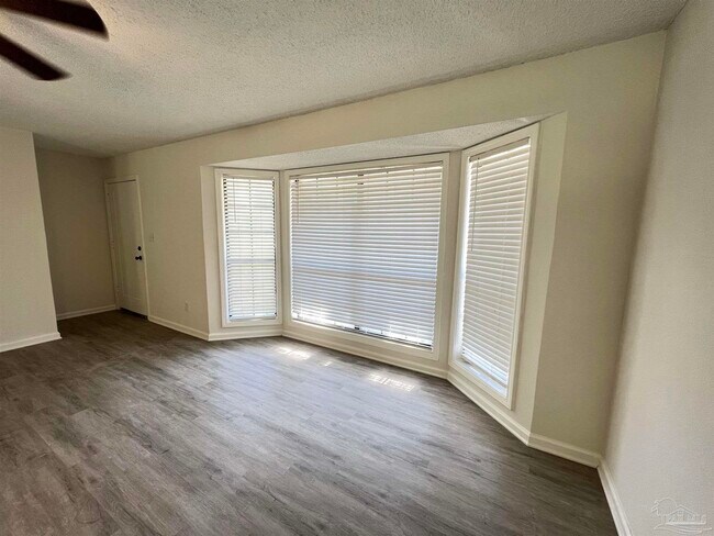 Building Photo - 7686 Old Hickory Dr