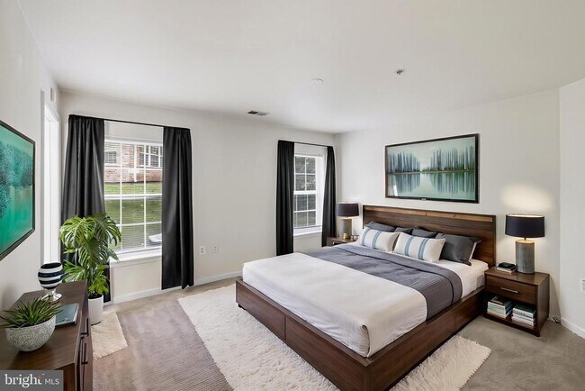 Foto del edificio - 6610 Lake Park Dr