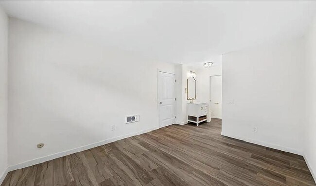 Foto del edificio - 3825 Van Dyke Ave