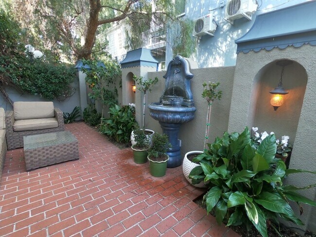 Building Photo - 1342 N Alta Vista Blvd