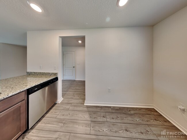 Building Photo - 10 Presidential Ln
