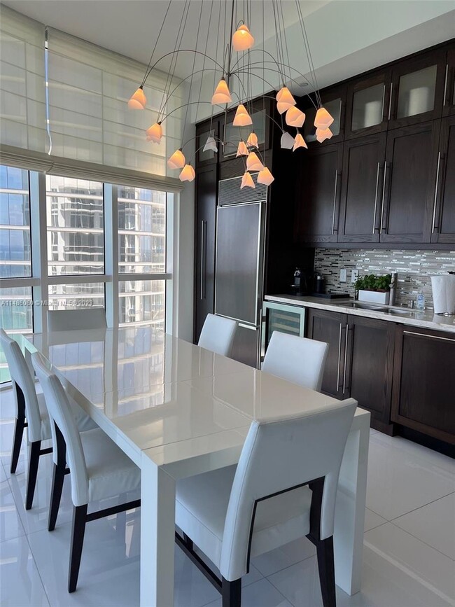 Building Photo - 15811 Collins Ave