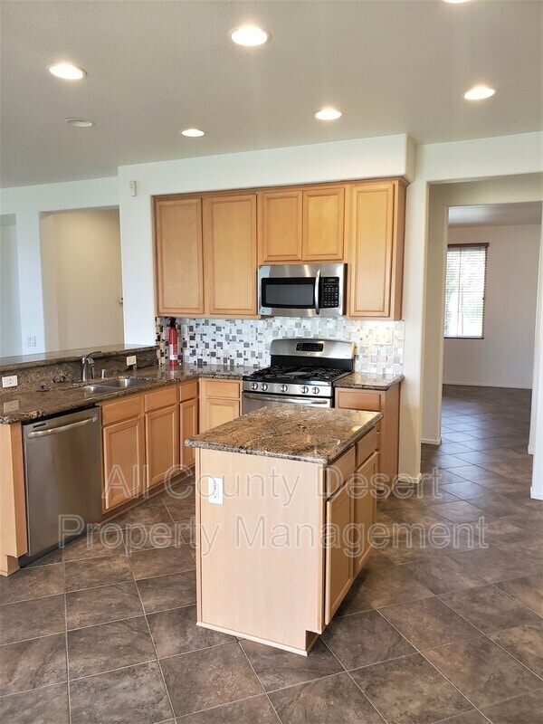 Building Photo - 37853 Avon St