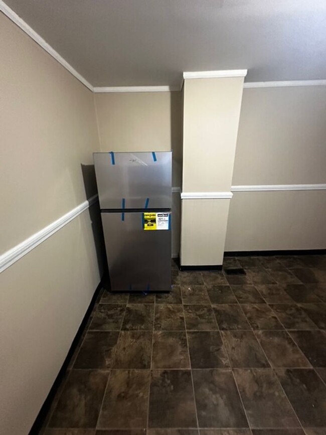 Building Photo - 80 Rand St