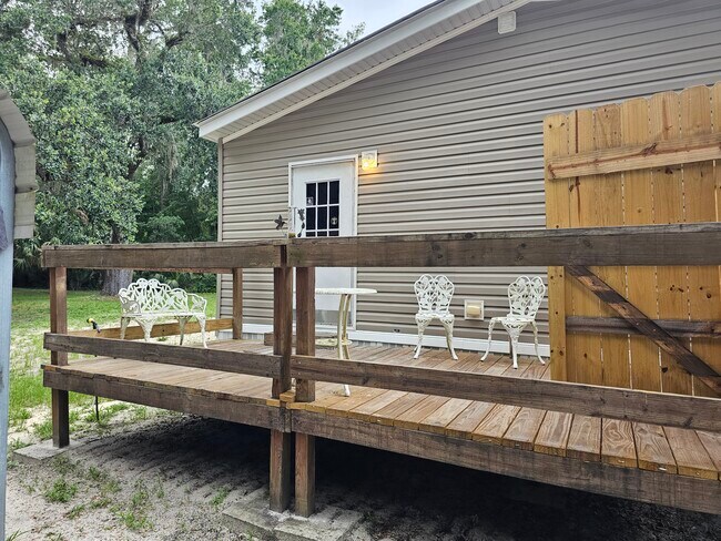 Foto del edificio - 593 Stokes Landing Rd