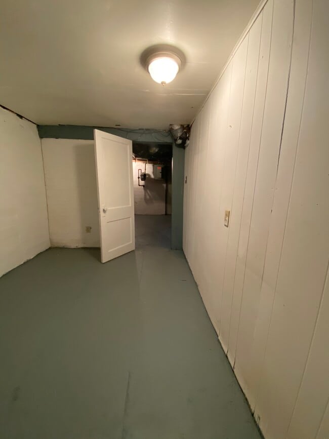 Building Photo - 1682 W 15th St