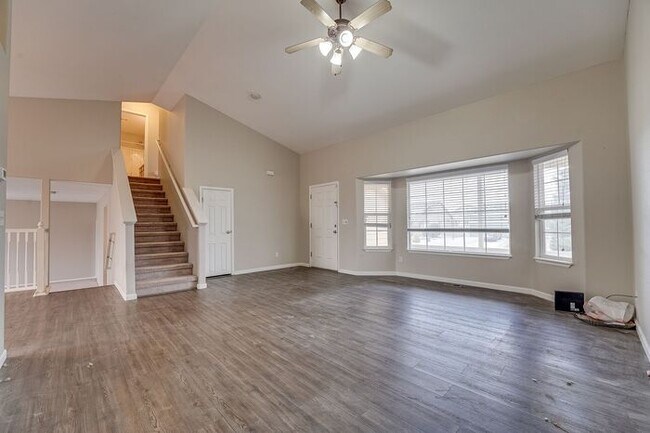 Foto del edificio - Spacious 3 bed, 2.5 bath home located in W...