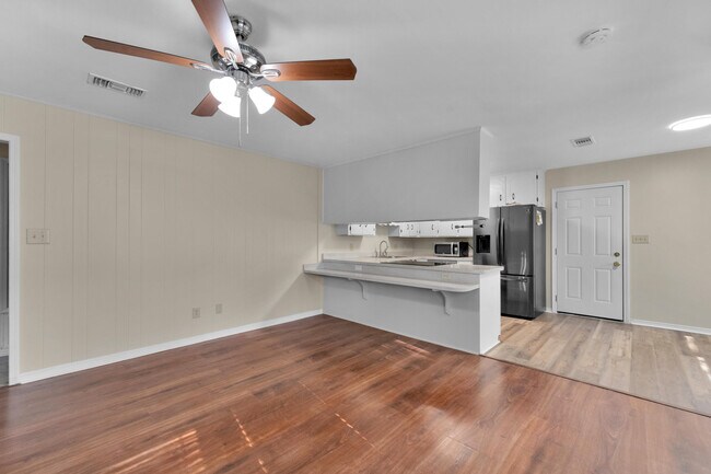 Building Photo - 7710 Charter Oaks Dr