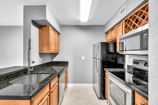 Foto del edificio - 2820 N Oakland Forest Dr