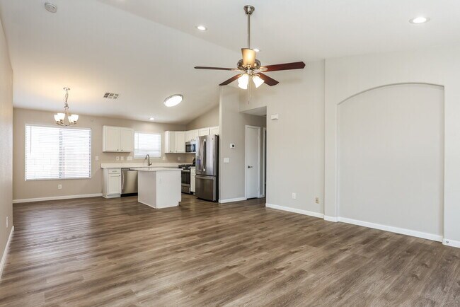 Foto del edificio - 10906 W Cambridge Ave