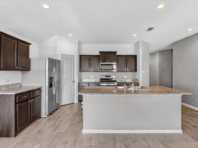 Foto del edificio - 2225 Blythwood Trail