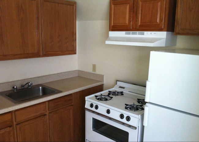 Kitchen - Cumberland Courts Apartments