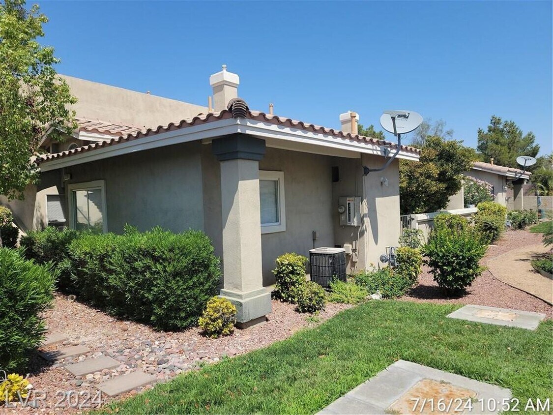 Primary Photo - WONDERFUL SINGLE STORY PATIO HOME IN GATED...