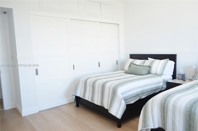 Building Photo - 251 Crandon Blvd