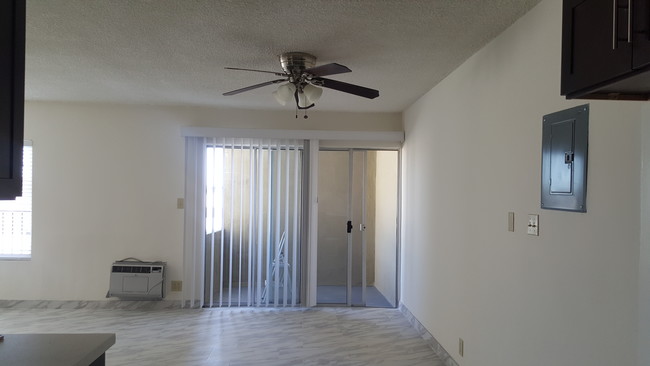 Foto del edificio - 14710 Blythe St