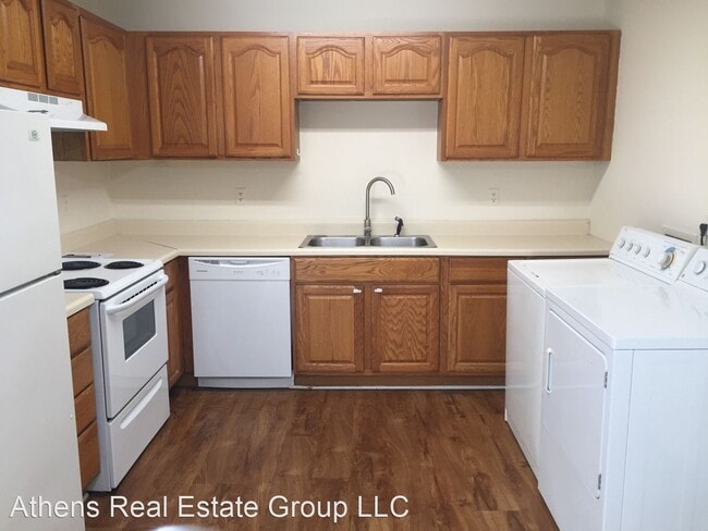 Building Photo - 2 br, 1 bath House - 430 Timothy Road