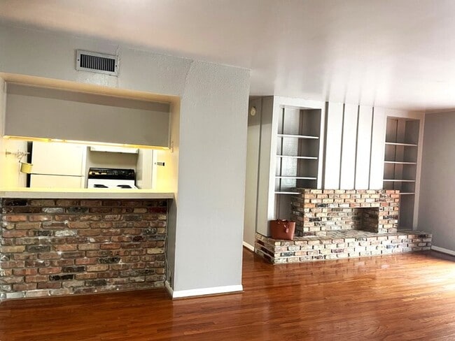 Building Photo - IN THE HEART OF UPTOWN HOUSTON - THE GALLE...