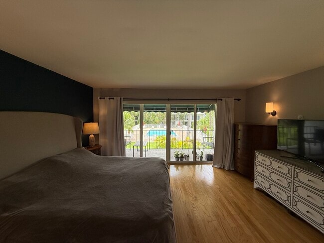 Primary bedroom - 386 Golfview Rd Townhome