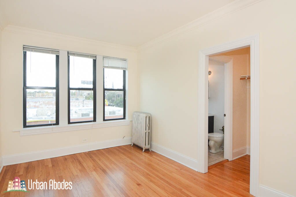 Foto principal - 2704 N Sawyer Ave