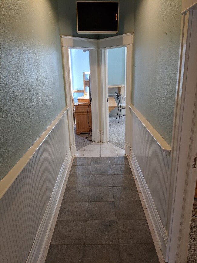 Foto del edificio - Beautiful 2 bed 1 bath apartment on Main s...