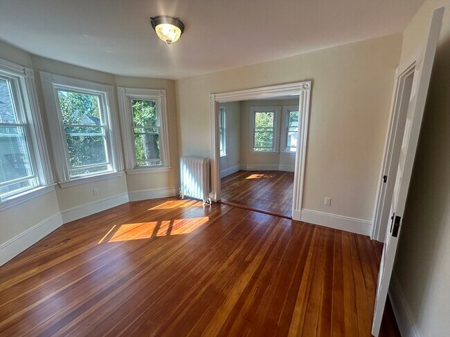 Building Photo - 14 Oak Terrace