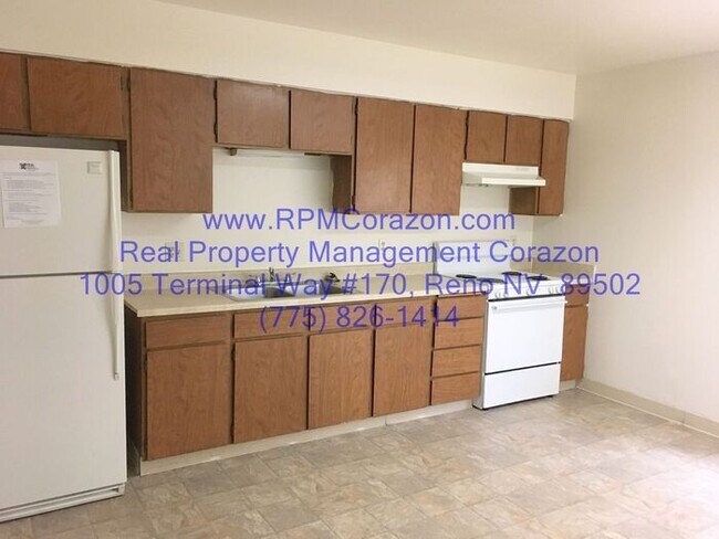 Foto del edificio - 2 bedroom, 1 bath townhome available now
