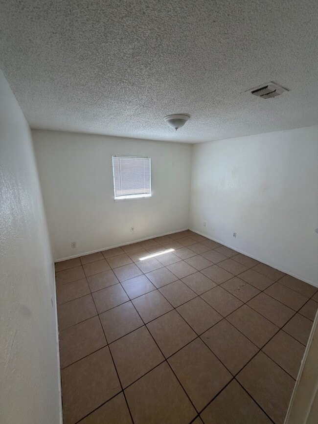 Building Photo - 1613 38th St
