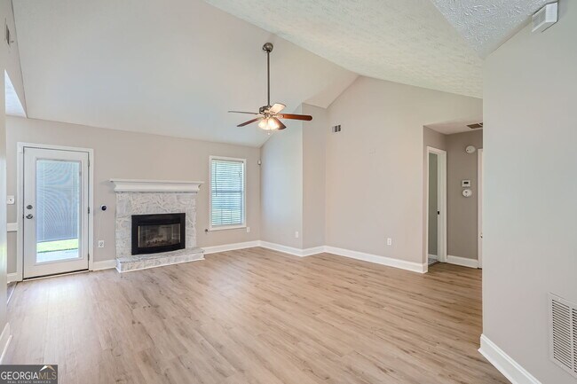 Foto del edificio - 1525 Snow Hill Dr