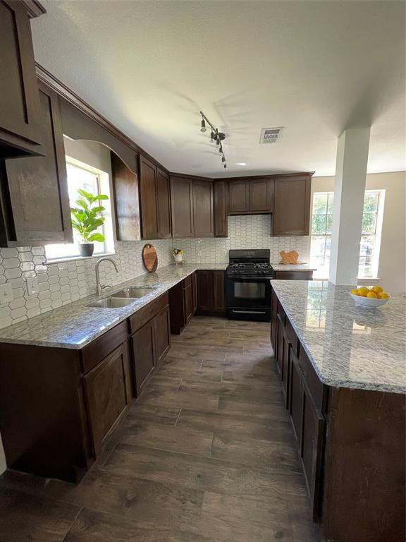Foto del edificio - 3823 Oak Arbor Dr