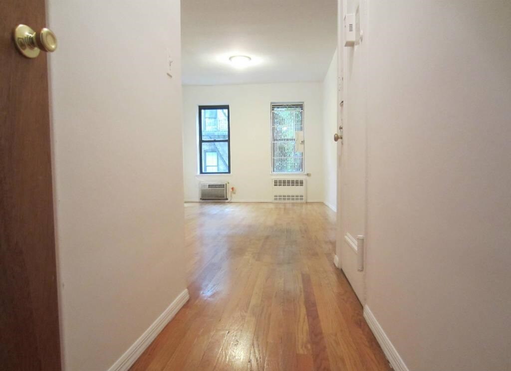Building Photo - 400 E 76th St