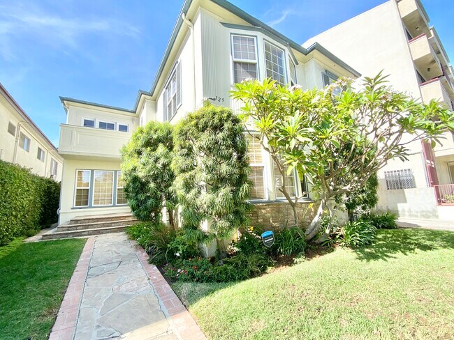 Building Photo - 129 S Swall Dr