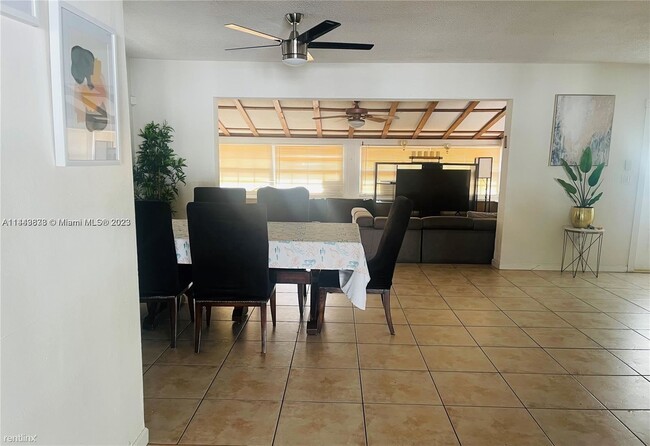 Building Photo - 3 br, 2 bath House - 21000 NE 26th Ave # 0