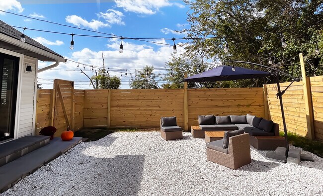 Foto del edificio - 6 Sobel Dr