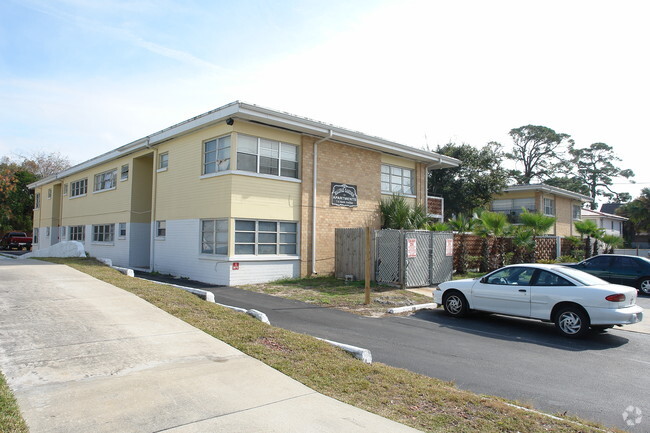 Building Photo - Coconut Palms