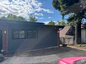 Building Photo - 2112 Sunset Dr W