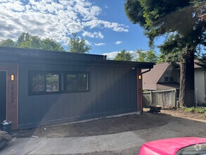 Building Photo - 2112 Sunset Dr W