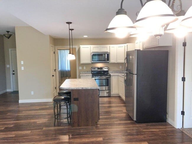 Foto del edificio - Like-New Ranch Home — 3 Bed / 2 Bath in Fo...