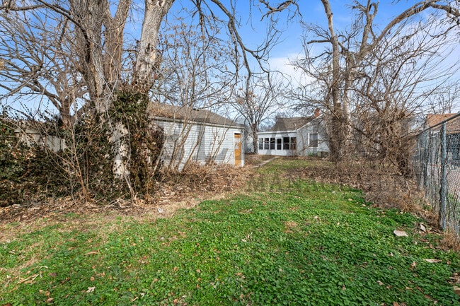 Building Photo - 1913 N Hood St