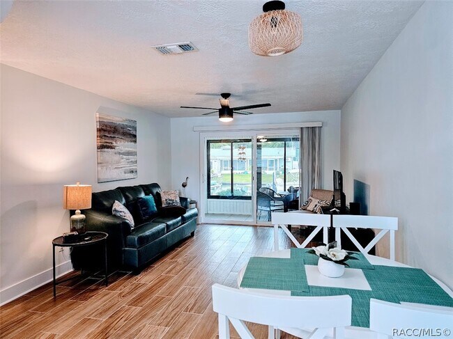 Building Photo - 1412 SE Paradise Ave