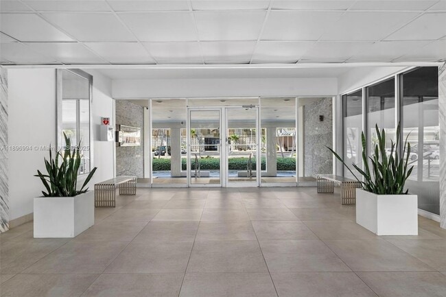Building Photo - 401 Golden Isles Dr