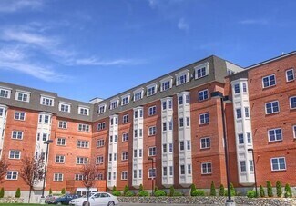 Building Photo - 120 Wyllis Ave