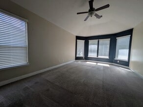 Building Photo - 8343 Sedona Ridge Dr