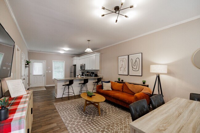 Foto del edificio - PRE LEASING!! AVAILABLE AUGUST 15TH 2025!!...