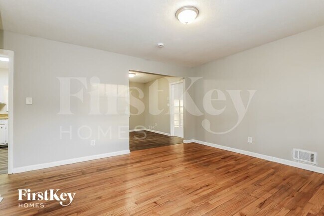 Foto del edificio - 6989 Adel Ln