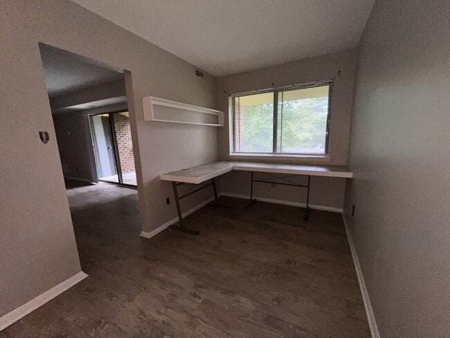 Building Photo - 1212 Schaub Dr
